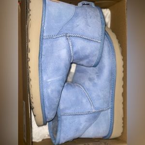Sky blue uggs size woman’s 6 gently used